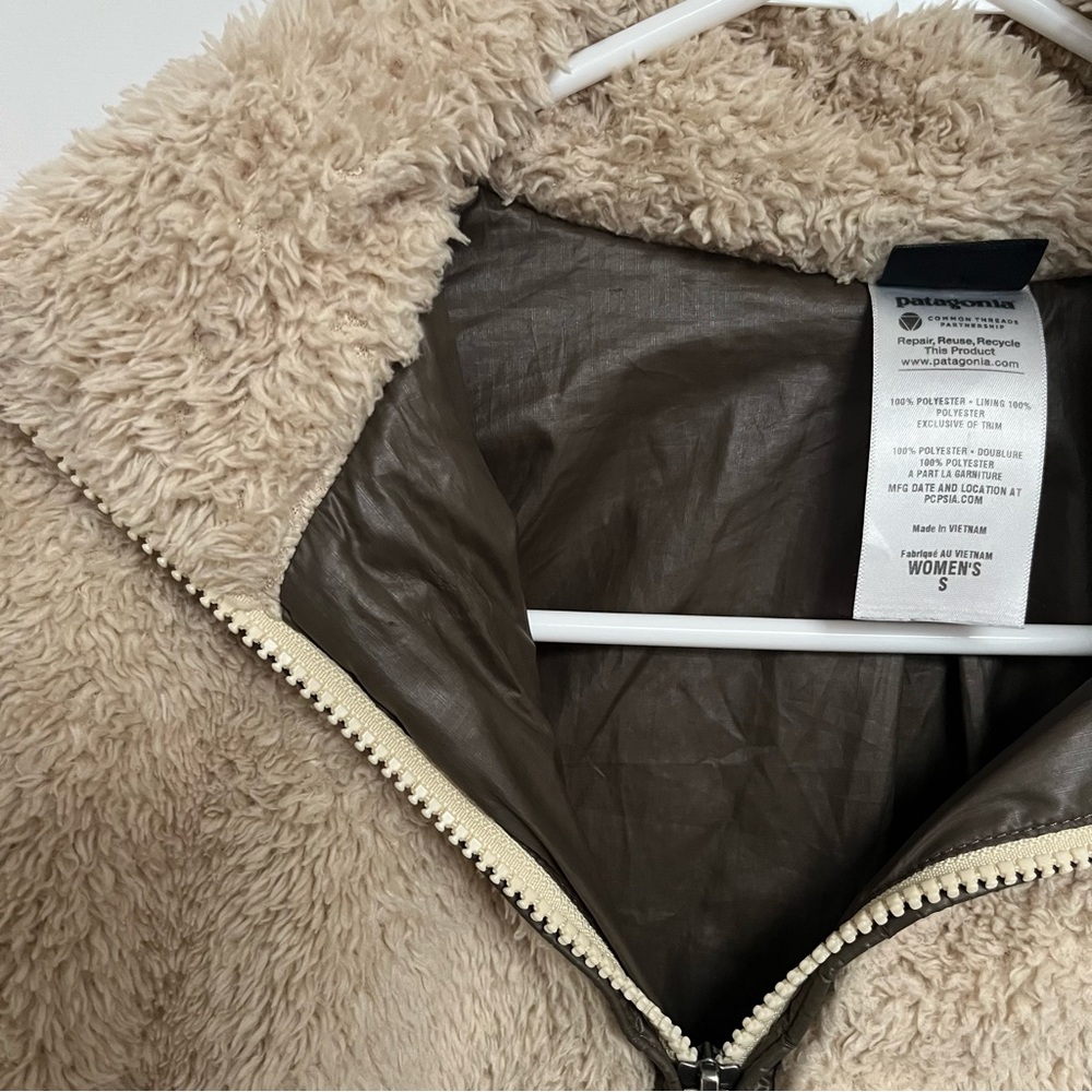 Patagonia Women's Cream Teddy Jacket - Picture 4 of 5